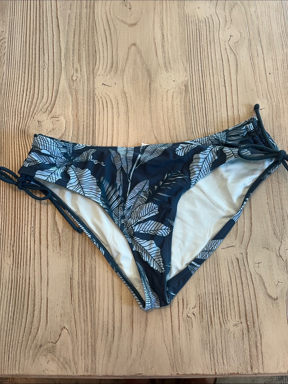 Cupshe Women's Navy Leaf-Print Bikini Bottom with Side Ties size large